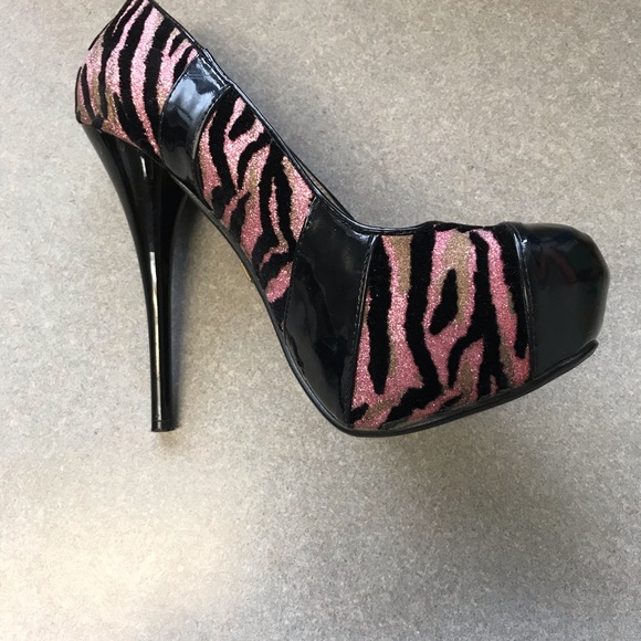 Pumps - Picture 2 of 4